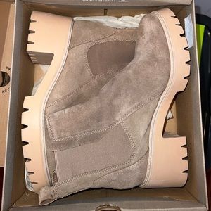 Dolce Vita Halina boot. Color Taupe Suede. Size 10